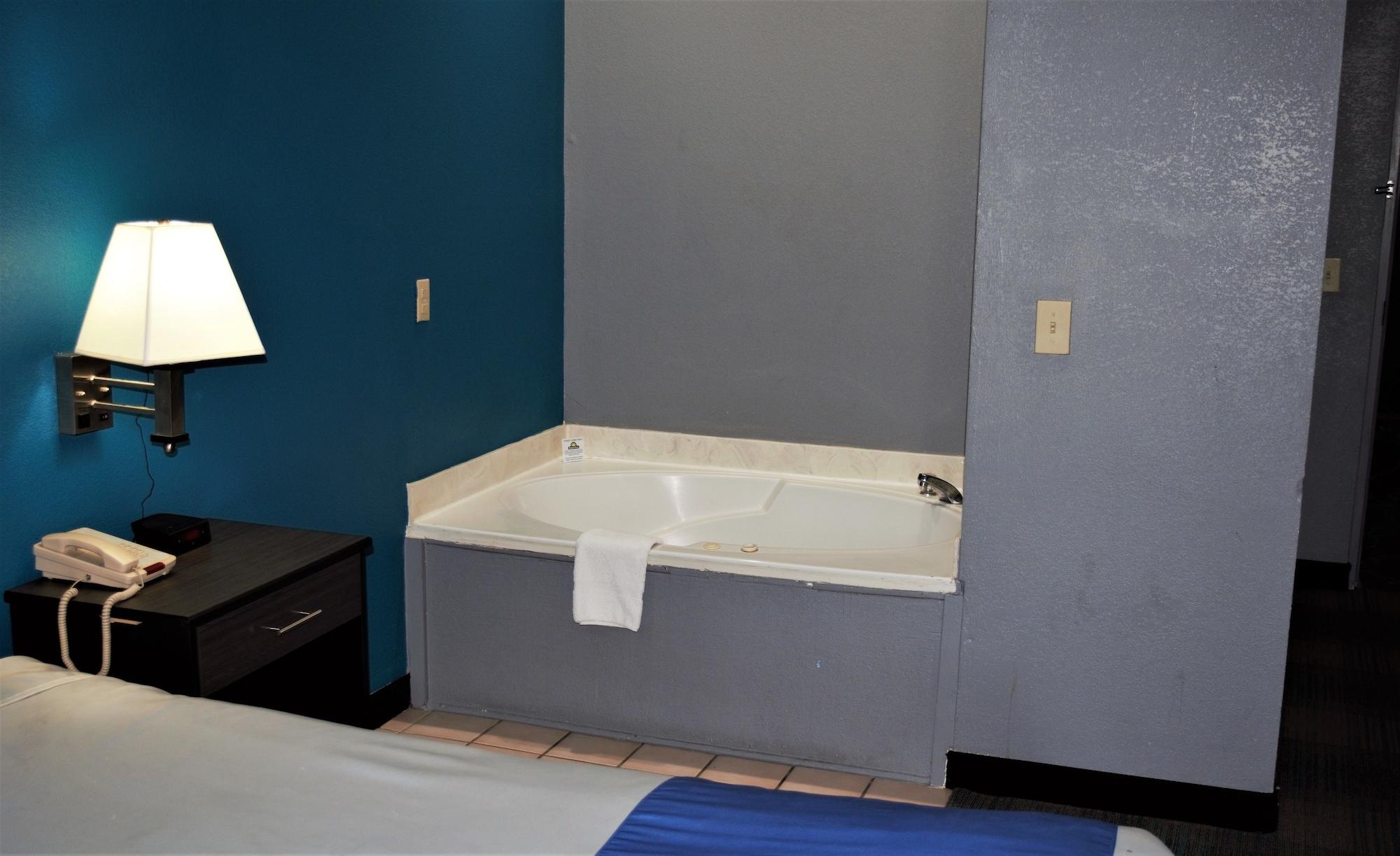 Days Inn By Wyndham Montgomery Extérieur photo