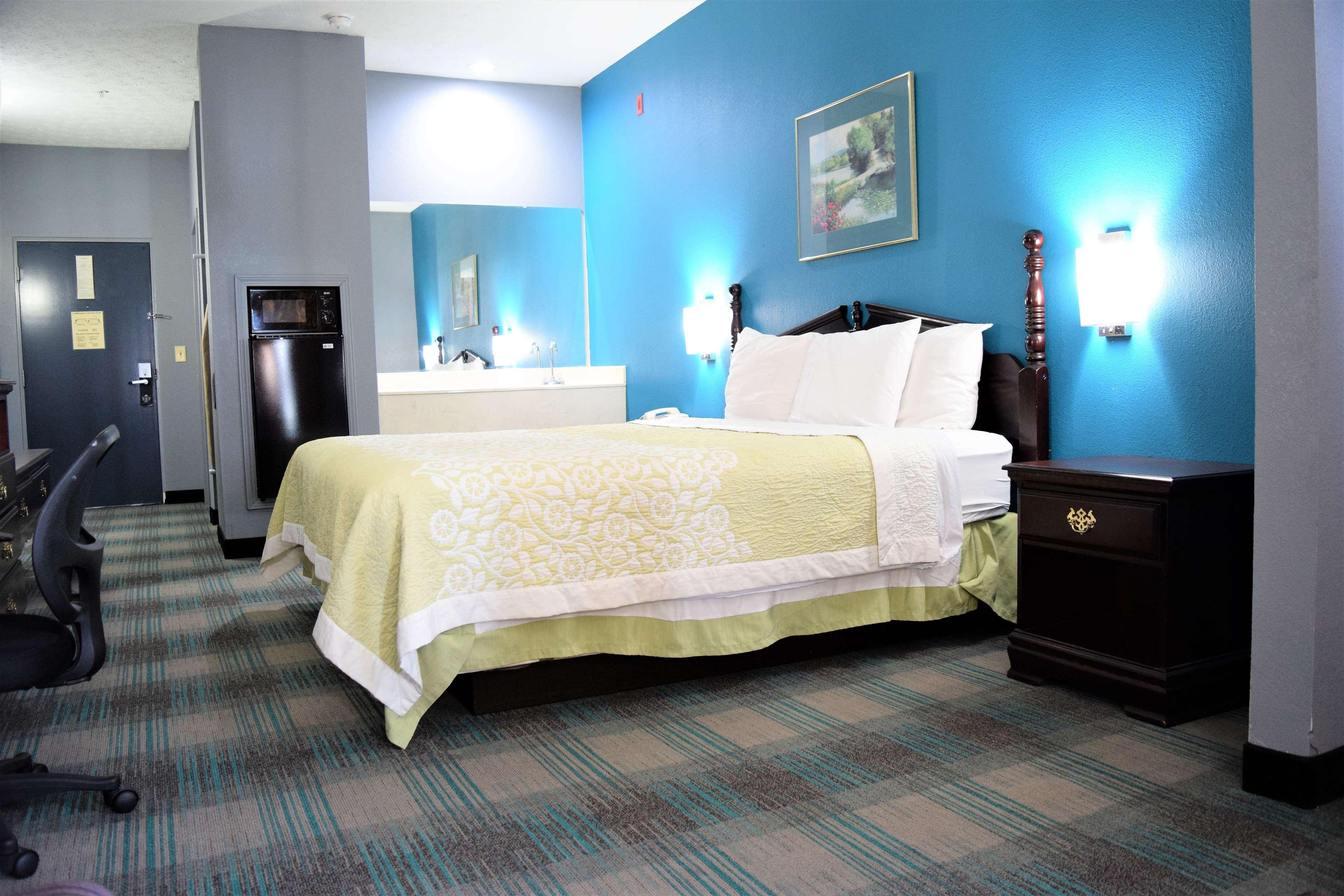Days Inn By Wyndham Montgomery Extérieur photo