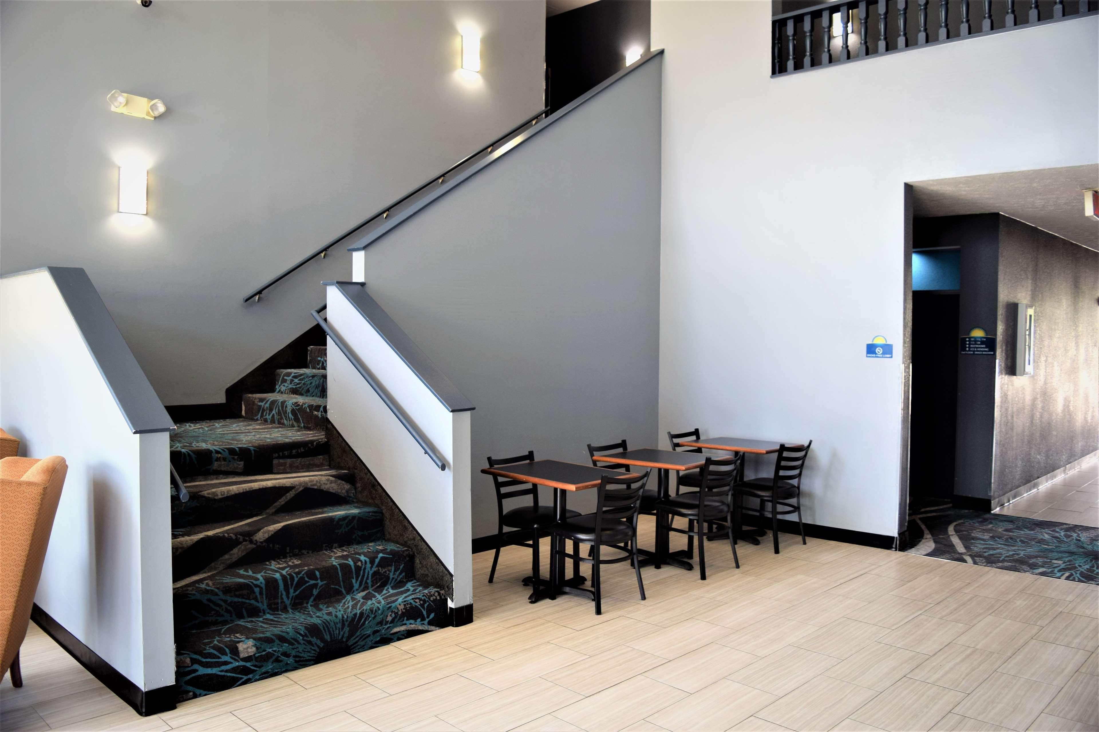 Days Inn By Wyndham Montgomery Extérieur photo