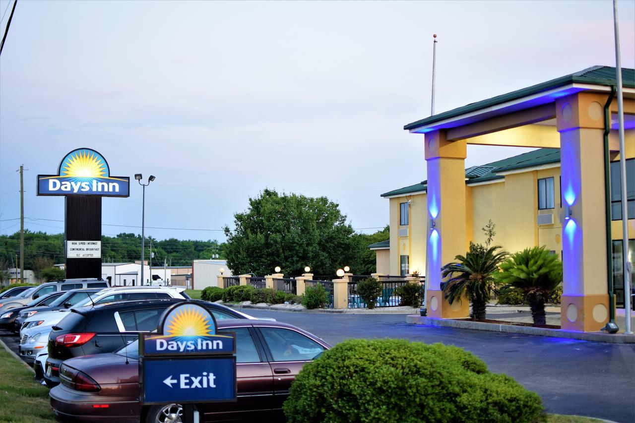 Days Inn By Wyndham Montgomery Extérieur photo