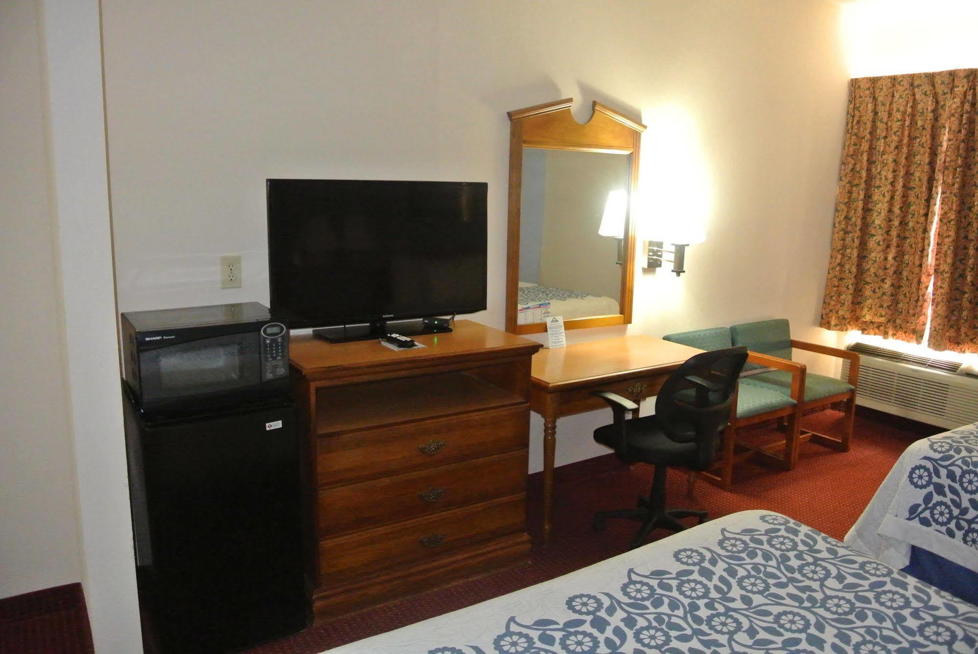 Days Inn By Wyndham Montgomery Extérieur photo