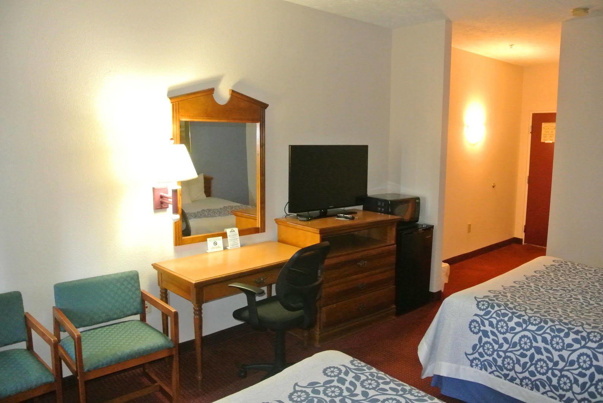Days Inn By Wyndham Montgomery Extérieur photo