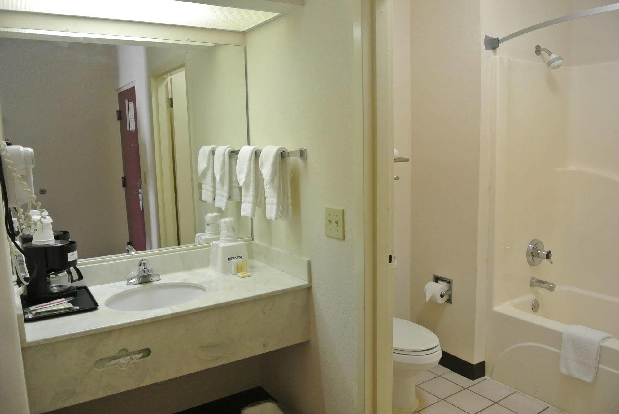 Days Inn By Wyndham Montgomery Extérieur photo