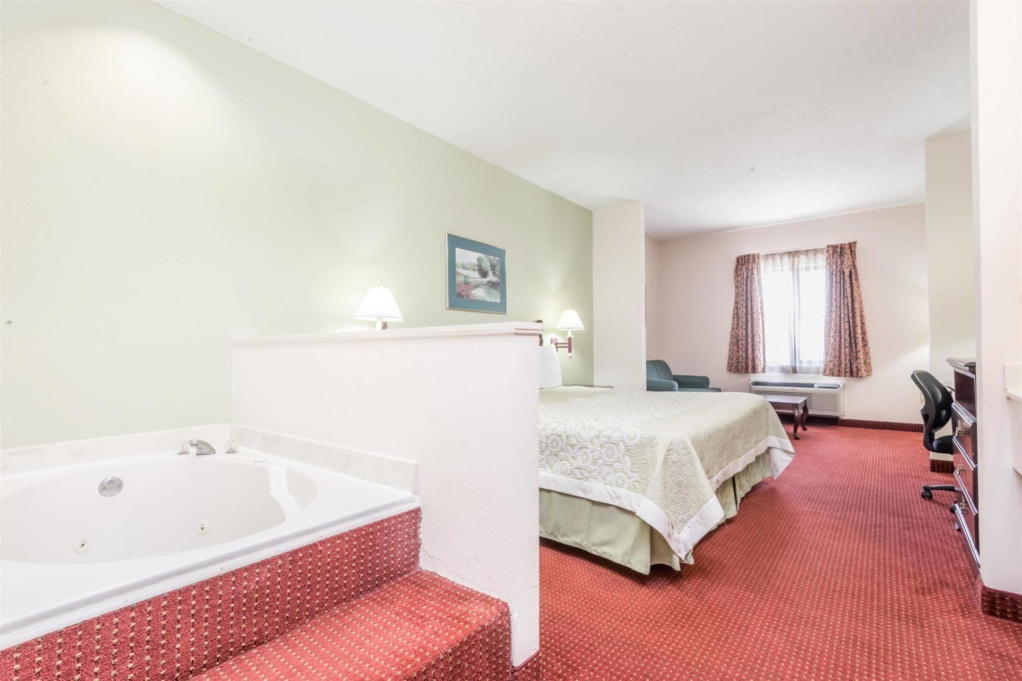 Days Inn By Wyndham Montgomery Extérieur photo