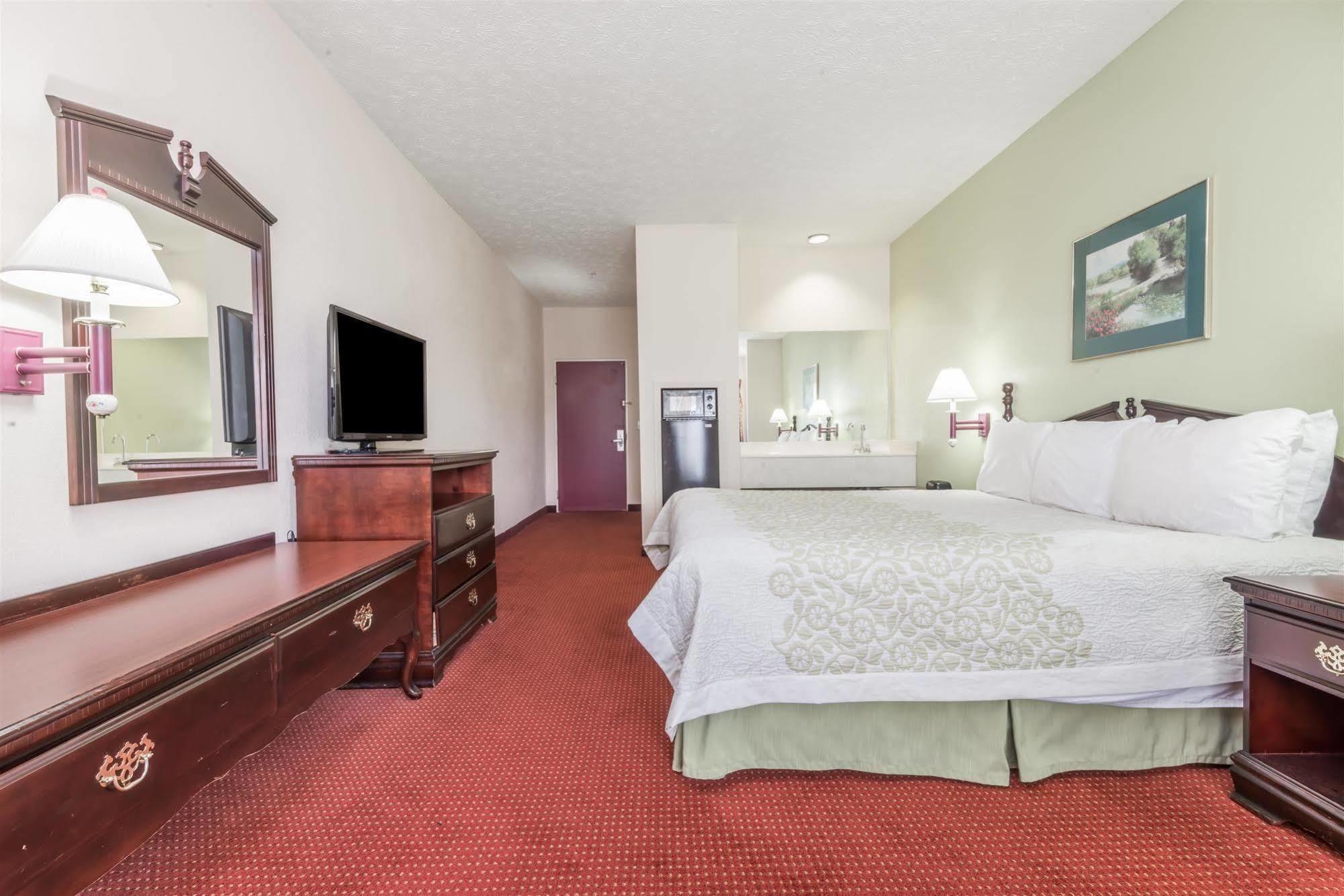 Days Inn By Wyndham Montgomery Extérieur photo