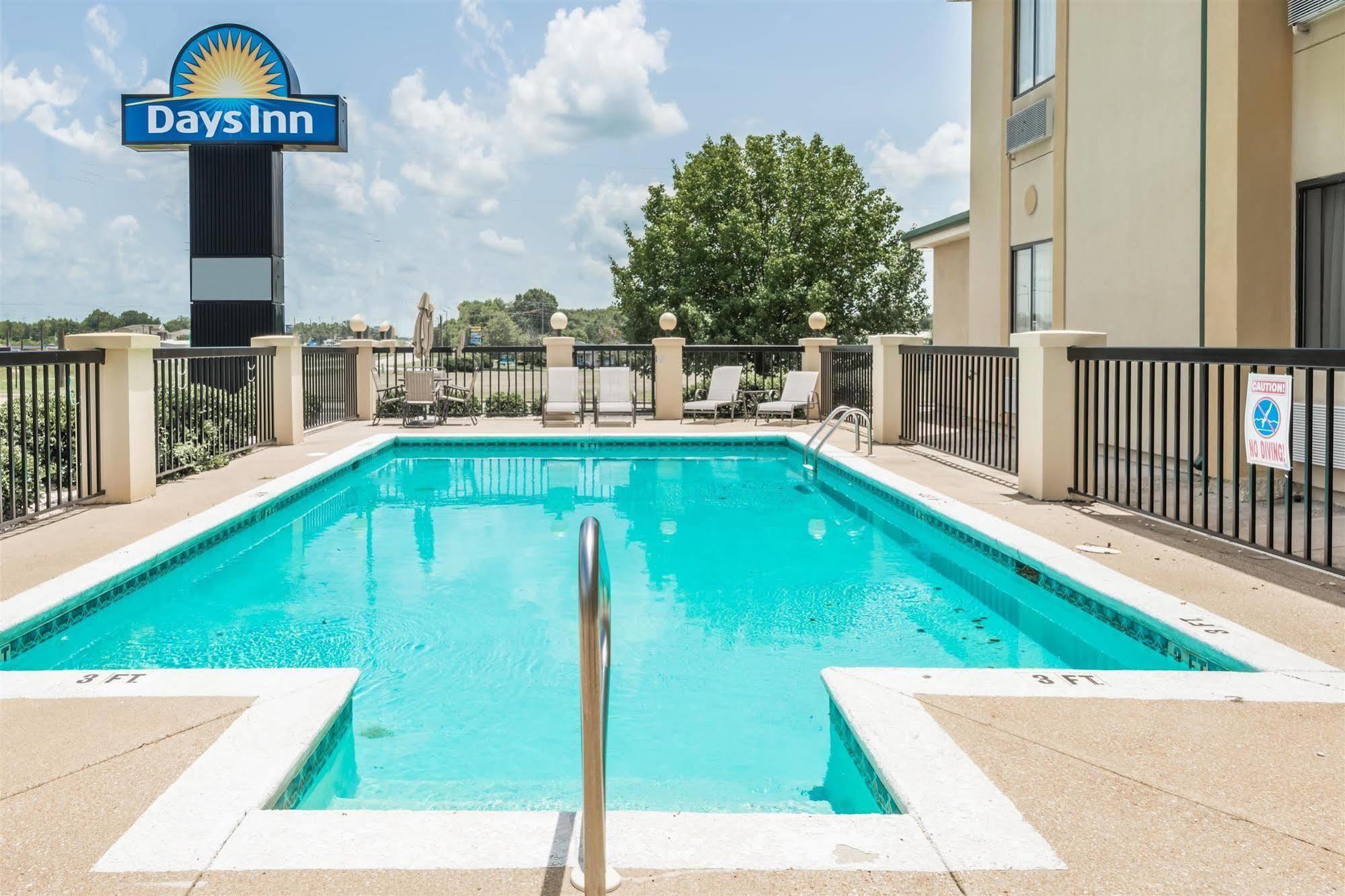 Days Inn By Wyndham Montgomery Extérieur photo