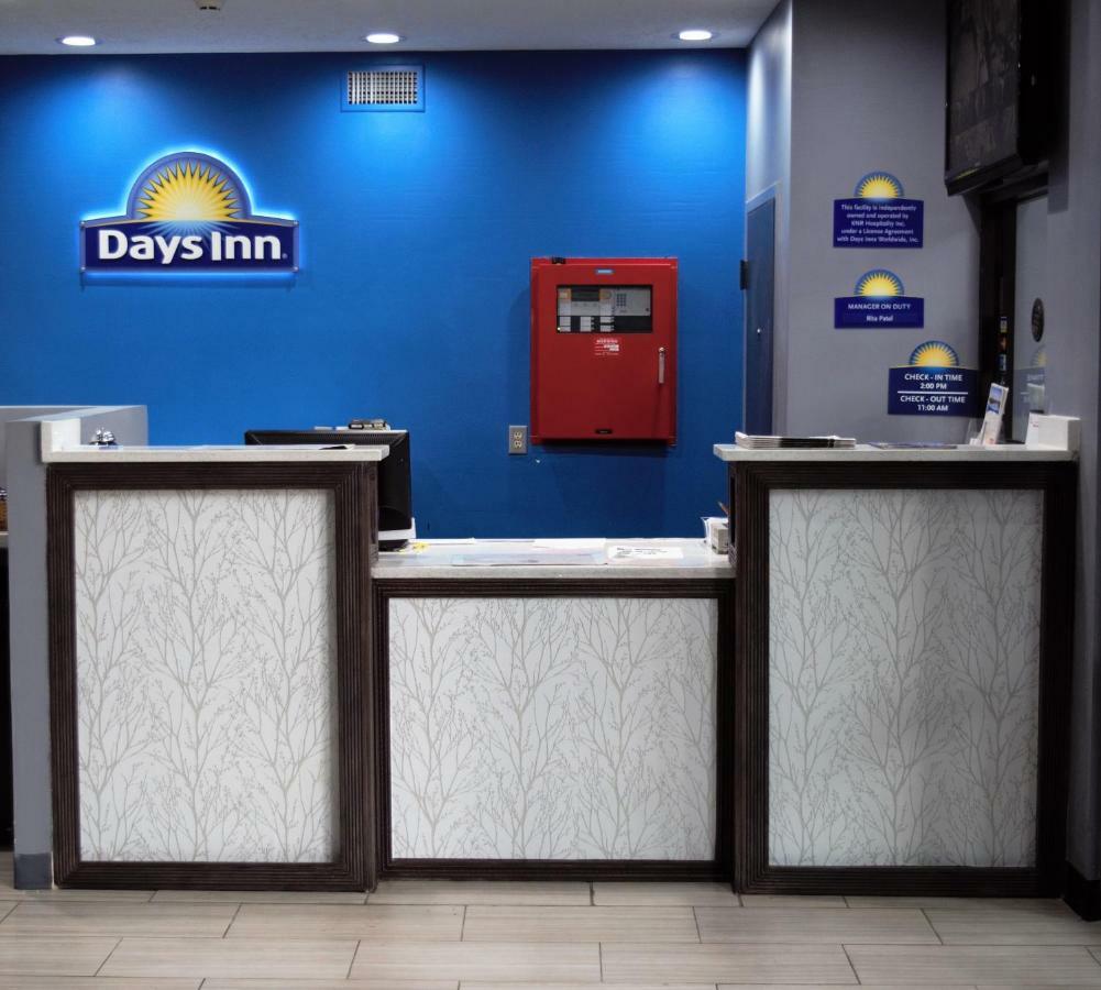 Days Inn By Wyndham Montgomery Extérieur photo